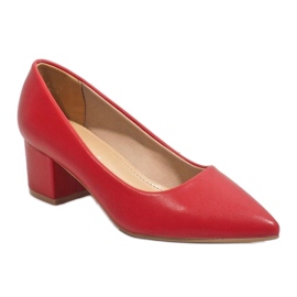 Escarpins rouges classiques sur le pilier A-3371 1