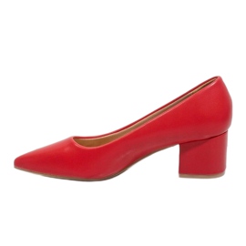 Escarpins rouges classiques sur le pilier A-3371 2