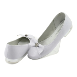 Ballerinas de filles en cuir blanc Miko 800 avec un arc blanche 4