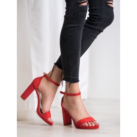 Goodin Sandales en daim sur un bar rouge 1