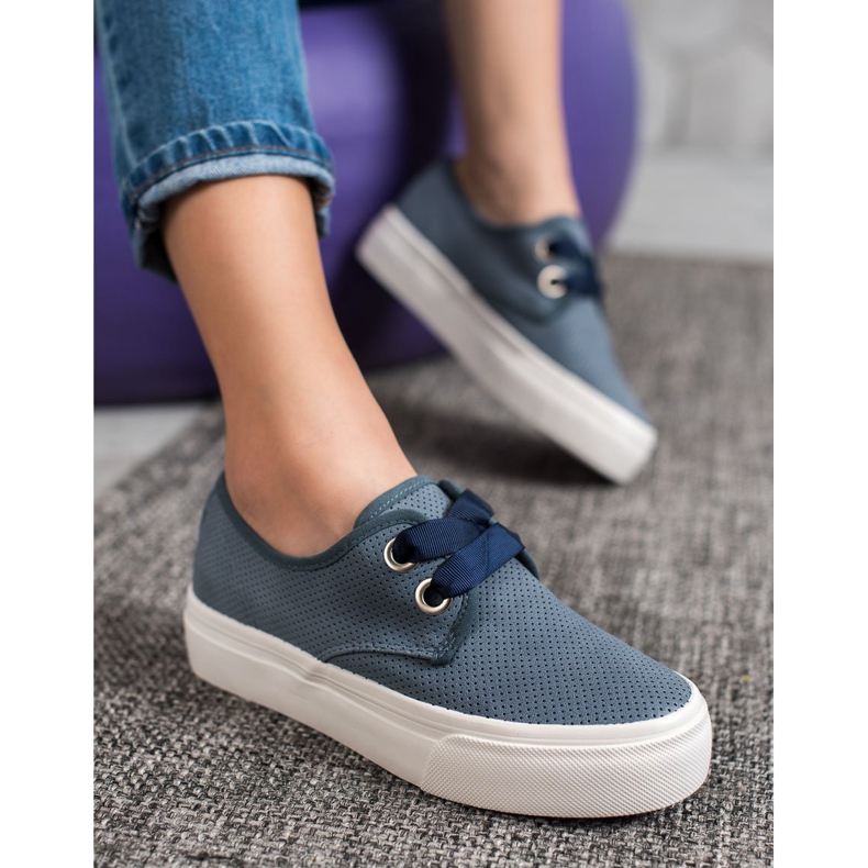 Kylie Baskets attachées avec un ruban bleu 2