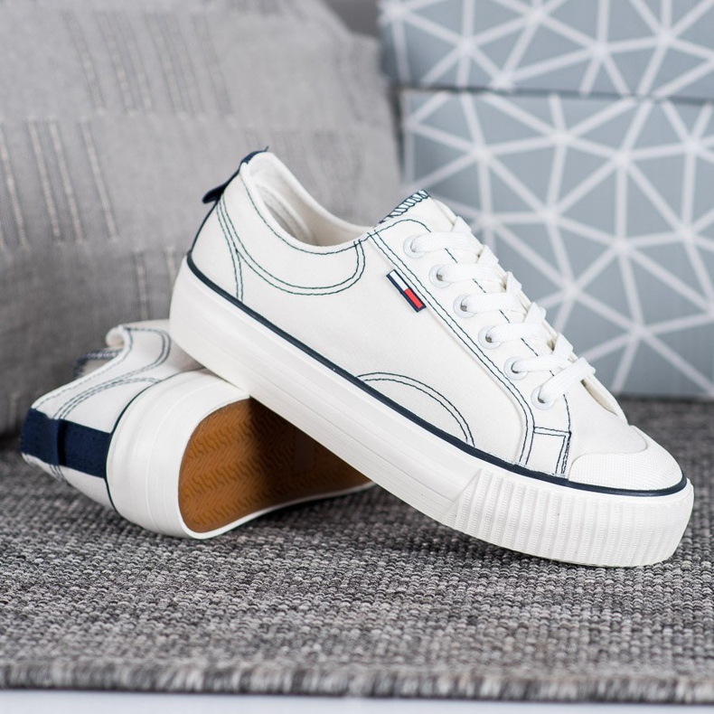 SHELOVET Baskets blanches sur la plate-forme 1