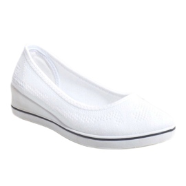 Baskets blanches sur le talon compensé 1145-Y 1