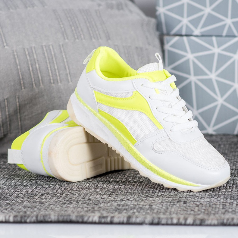 SHELOVET Chaussures blanches nouées 1 SHELOVET Chaussures blanches nouées 1