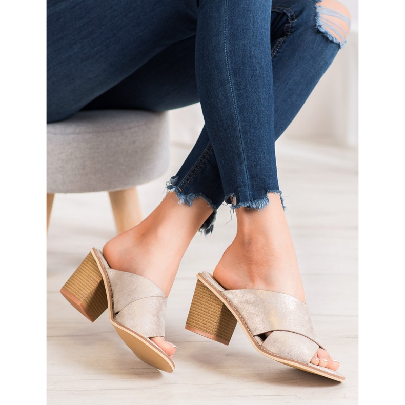 Sergio Leone Chaussons d'or sur le bar doré 1