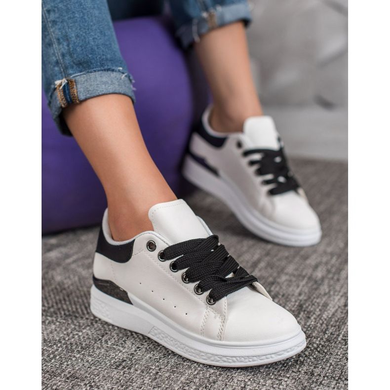 SHELOVET Baskets sur la plate-forme avec cuir écologique blanche 1