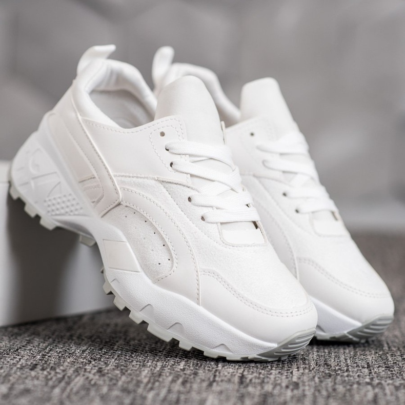 Chaussures de sport MCKEYLOR blanche 1