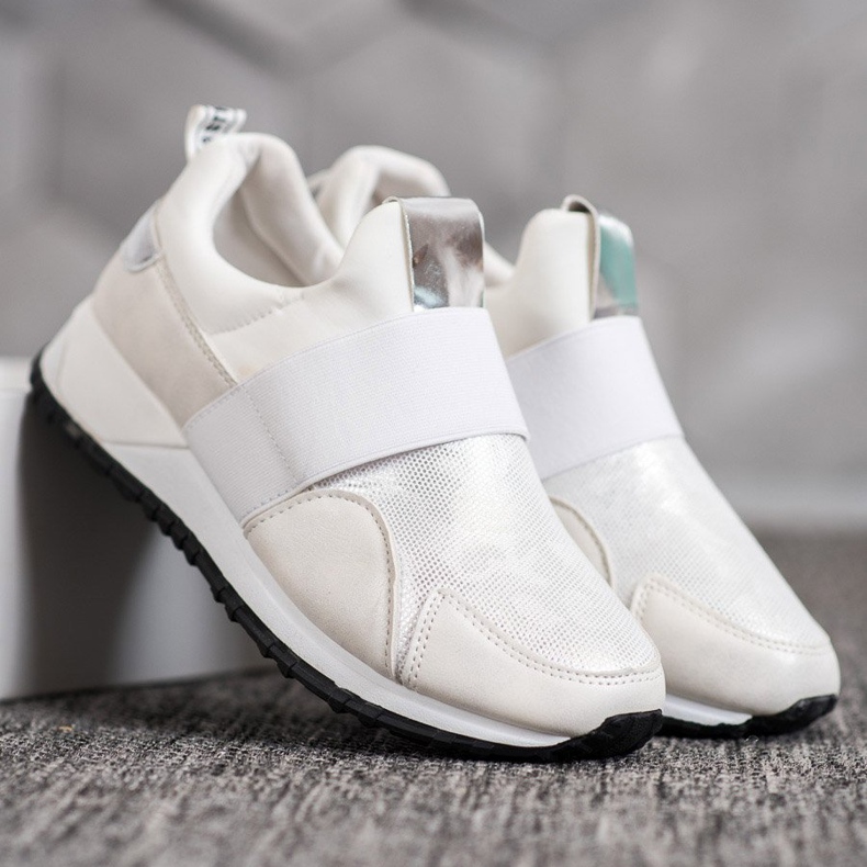SHELOVET Chaussures à enfiler sur la plate-forme blanc 1