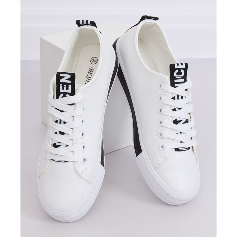 Baskets femme noires et blanches A88-23 W-BL 2