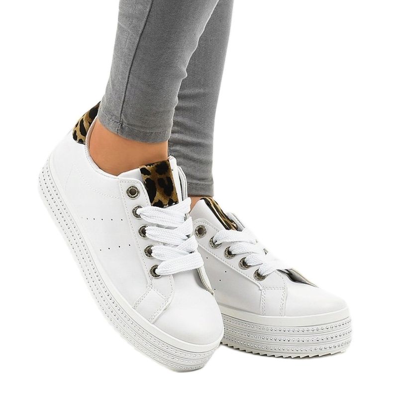 Baskets blanches à imprimé léopard sur la plateforme M-071 1