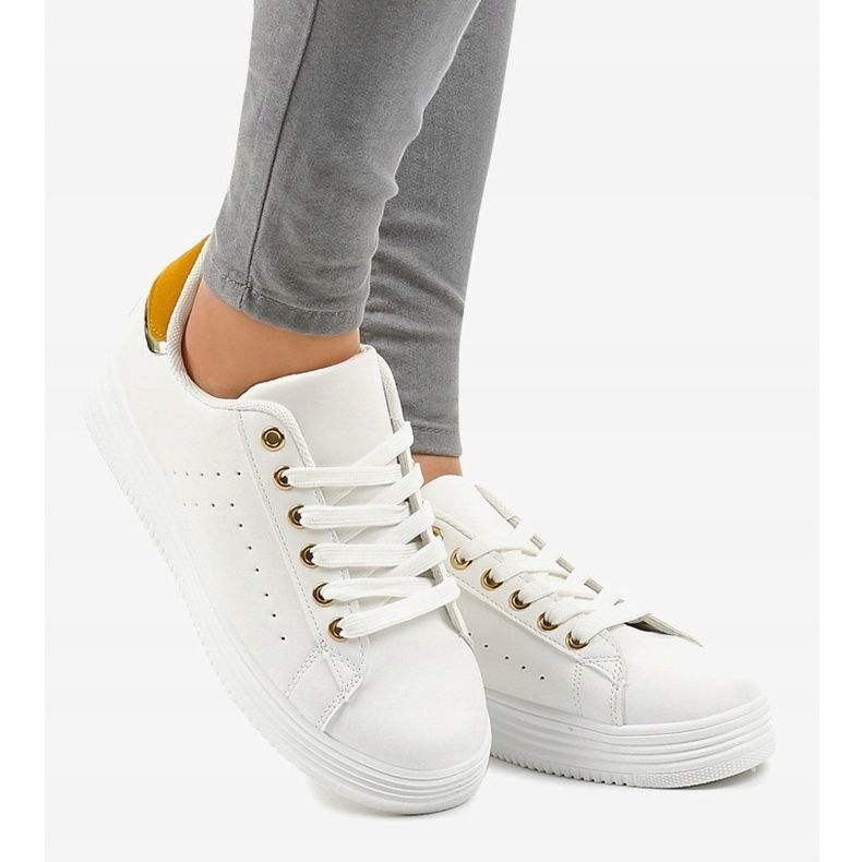 Baskets blanches classiques sur la plateforme BK-52 2