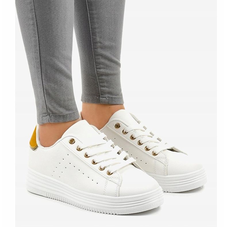 Baskets blanches classiques sur la plateforme BK-52 1