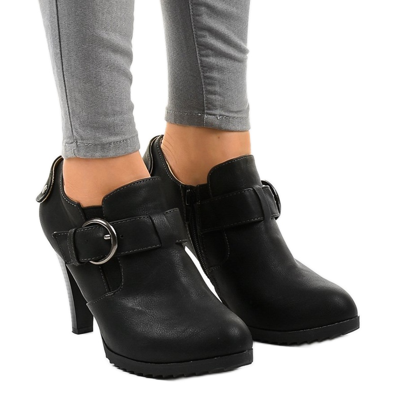 Bottines noires avec boucle A-25A le noir 1