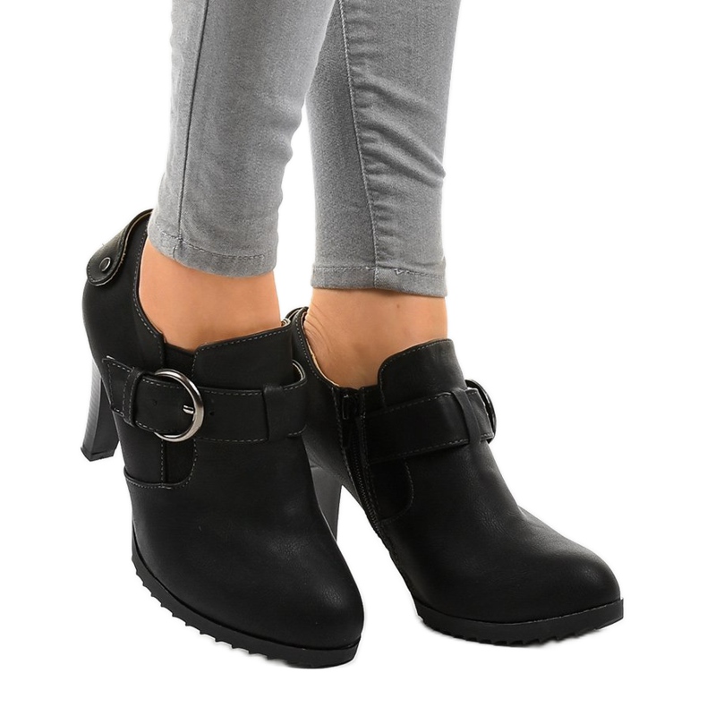 Bottines noires avec boucle A-25A 2