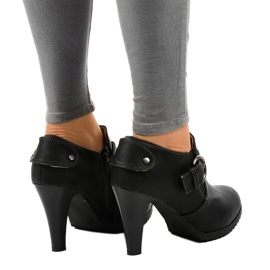 Bottines noires avec boucle A-25A le noir 3