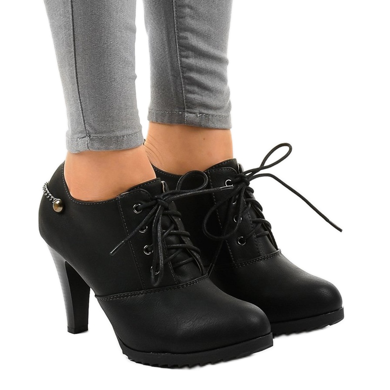 Bottines noires avec boucle A-24A le noir 1