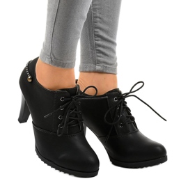 Bottines noires avec boucle A-24A 2