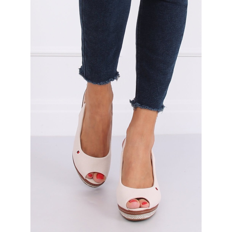 Sandales sur un coin beige R132P Beige 1