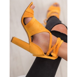 Seastar Sandales attachées sur un poteau jaune 4