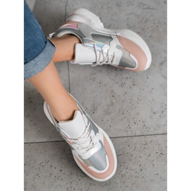 SHELOVET Baskets confortables sur la plate-forme blanche multicolore 3