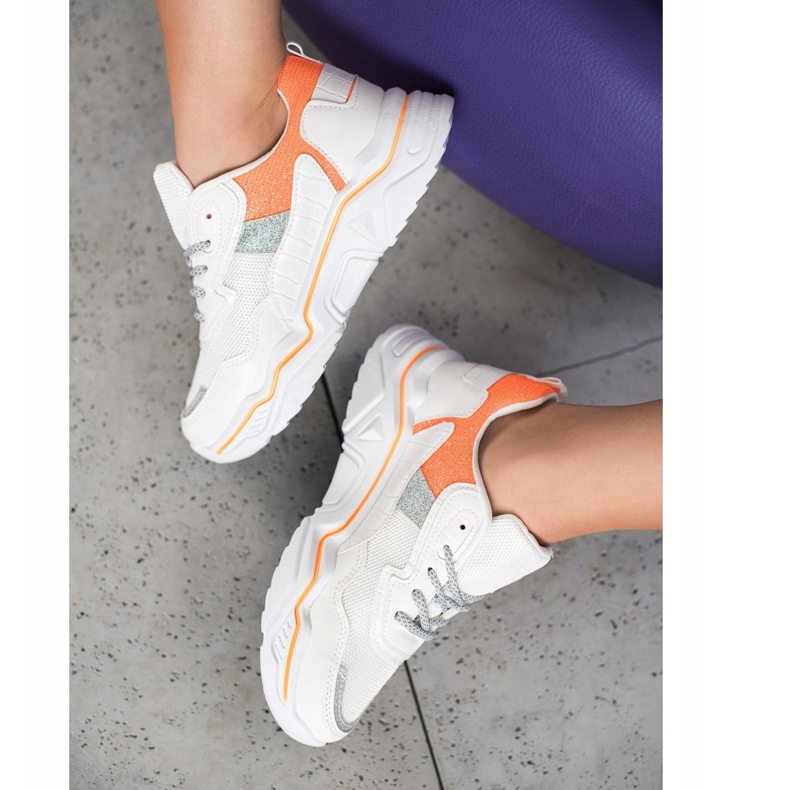 SHELOVET Sneakers sur la plate-forme avec des paillettes blanche orange 1 SHELOVET Sneakers sur la plate-forme avec des paillettes blanche orange 1
