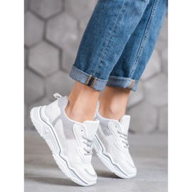SHELOVET Sneakers sur la plate-forme avec des paillettes blanc 1