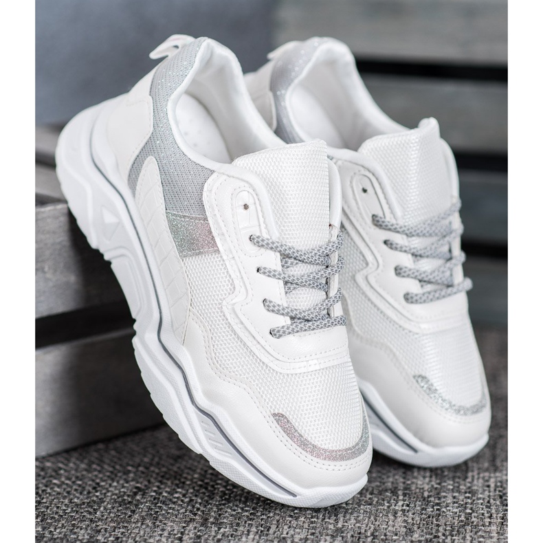SHELOVET Sneakers sur la plate-forme avec des paillettes blanc 2