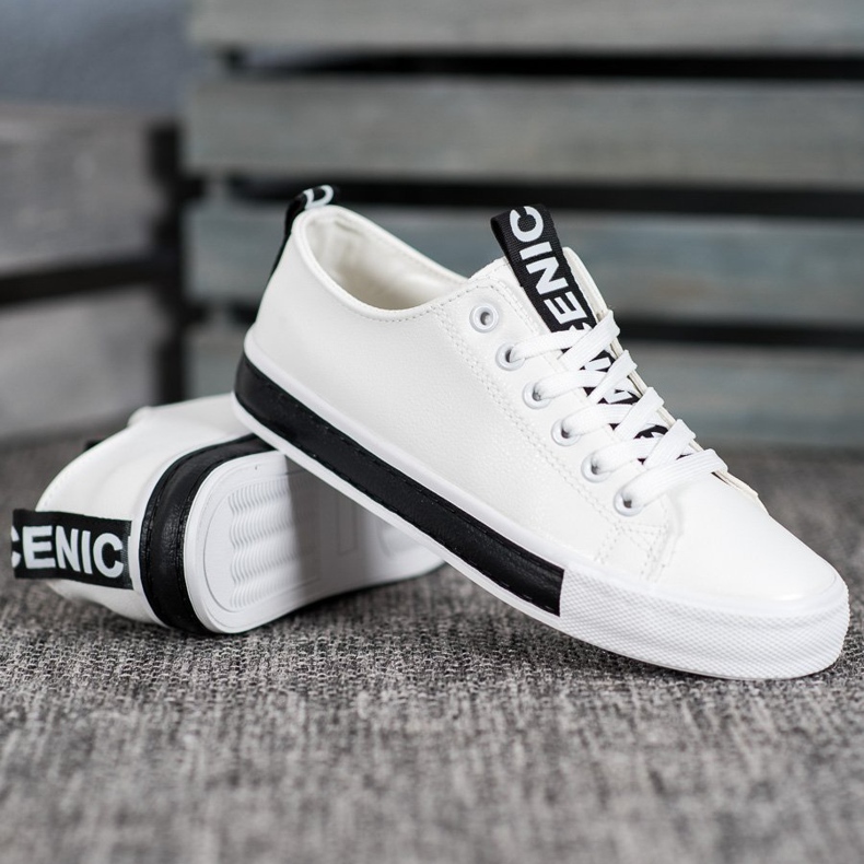 Bestelle Belles baskets de sport blanche le noir 1