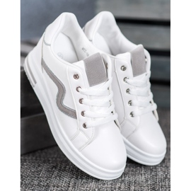 SHELOVET Chaussures de sport avec un coin caché blanche 1 SHELOVET Chaussures de sport avec un coin caché blanche 1
