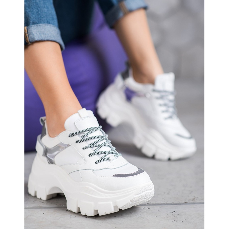 Weide Baskets blanches sur la plate-forme 2