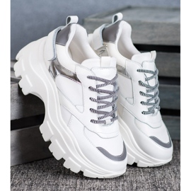 Weide Baskets blanches sur la plate-forme 4