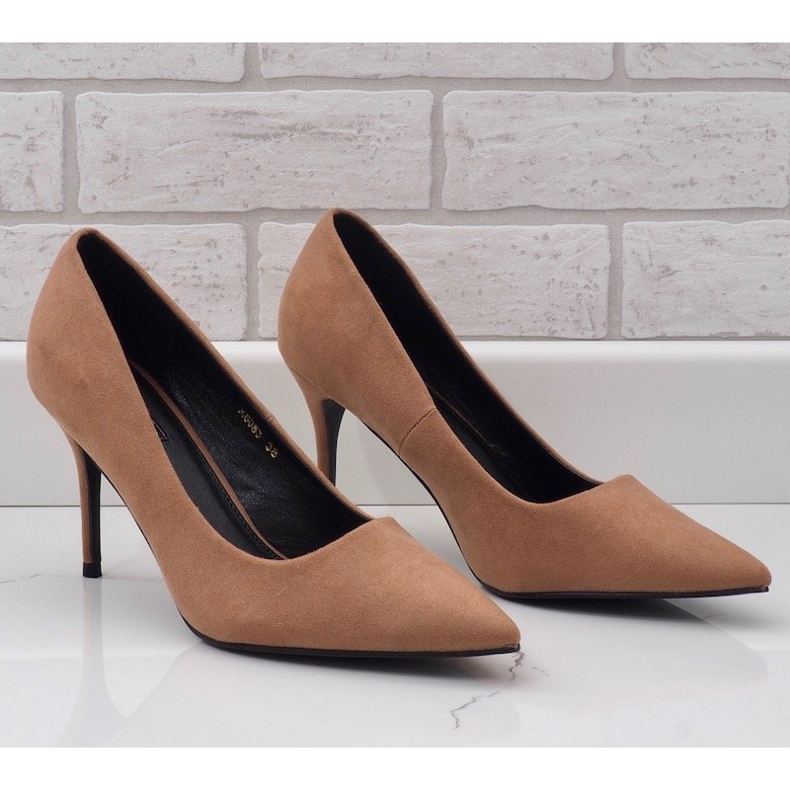 Escarpins beiges classiques X8053 en daim 1