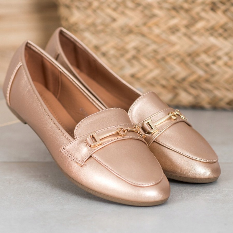 Clowse Chaussures élégantes en cuir écologique d'or 2 Clowse Chaussures élégantes en cuir écologique d'or 2