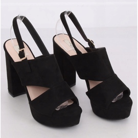 Sandales noires sur le poteau 9R02 Noir le noir 1