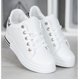 SHELOVET Chaussures ajourées avec un coin caché blanche 2