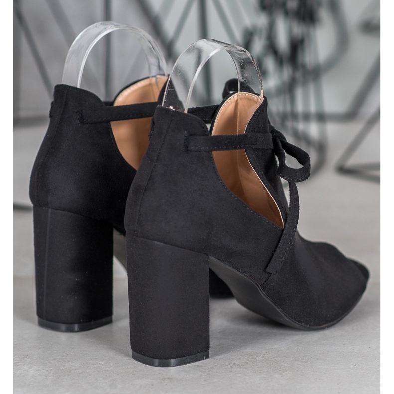 Bottines VINCEZA à bout ouvert et nouées le noir 1