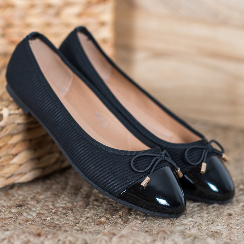 Fama Ballerine à fines rayures noir 1