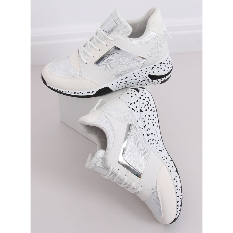 Chaussures de sport blanches sur le talon compensé C131 Blanco 2 Chaussures de sport blanches sur le talon compensé C131 Blanco 2