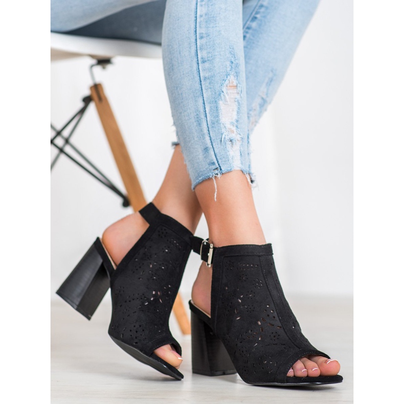 Mannika Sandales Ajourées Montées le noir 1