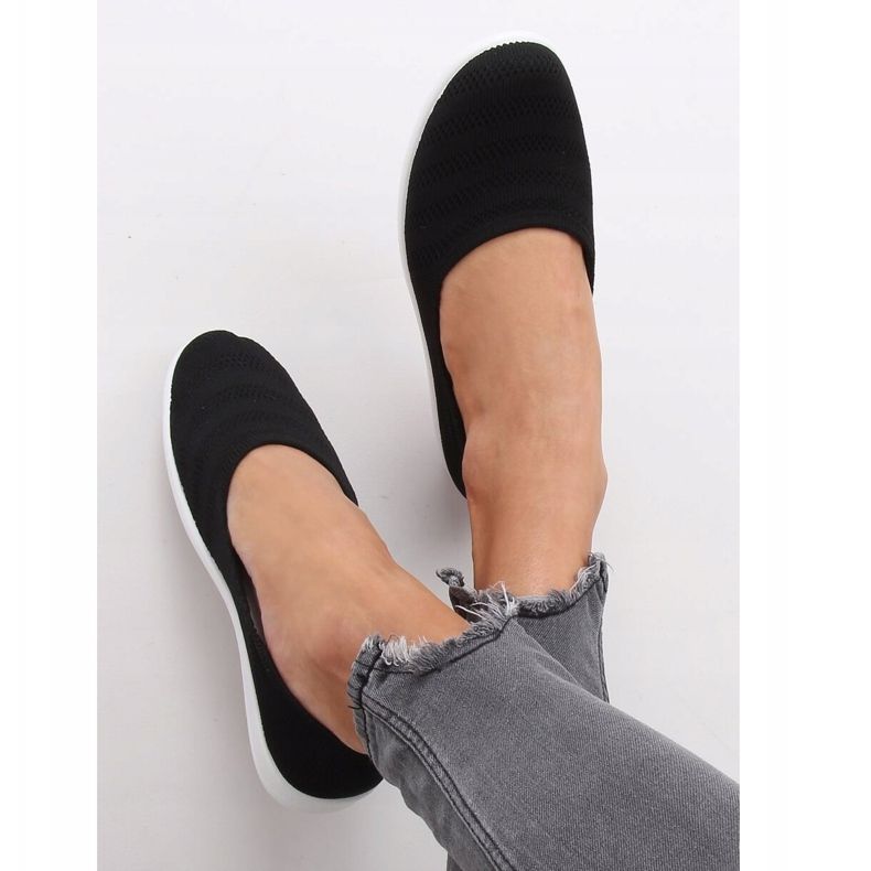 IC03 Ballerines en maille noire 1