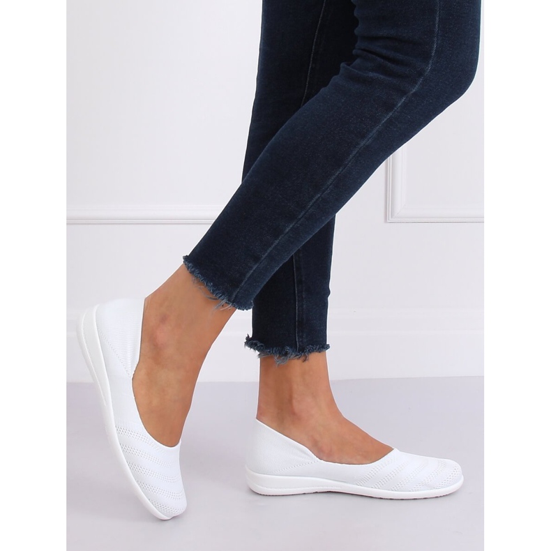 IC03 Ballerines en maille blanche 1