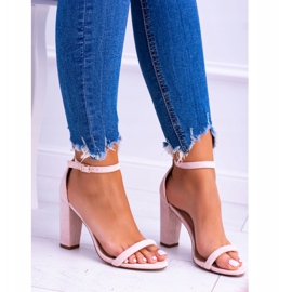 Sandales roses en daim Lu Boo sur une barre Ripley 4
