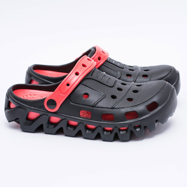 Flameshoes Pantoufles légères de jardin pour hommes noires Kroks Eva le noir rouge 1