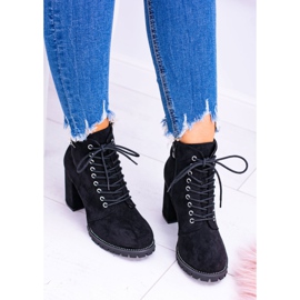 Lu Boo Black Suede Boots sur un poste avec des strass Halsey noir 2