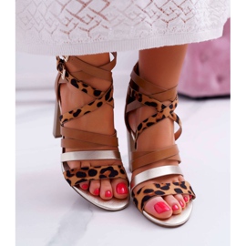 FE1 Sandales élégantes pour femmes sur un talon haut avec des ceintures Villey brun 2 FE1 Sandales élégantes pour femmes sur un talon haut avec des ceintures Villey brun 2