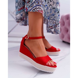 SEA Sandales Pour Femmes Sur Une Plateforme Compensée En Daim Rouge Delima 1
