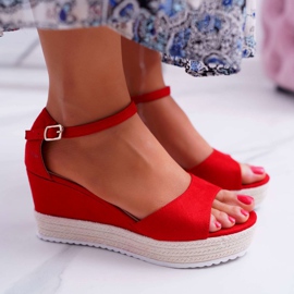 SEA Sandales Pour Femmes Sur Une Plateforme Compensée En Daim Rouge Delima 4