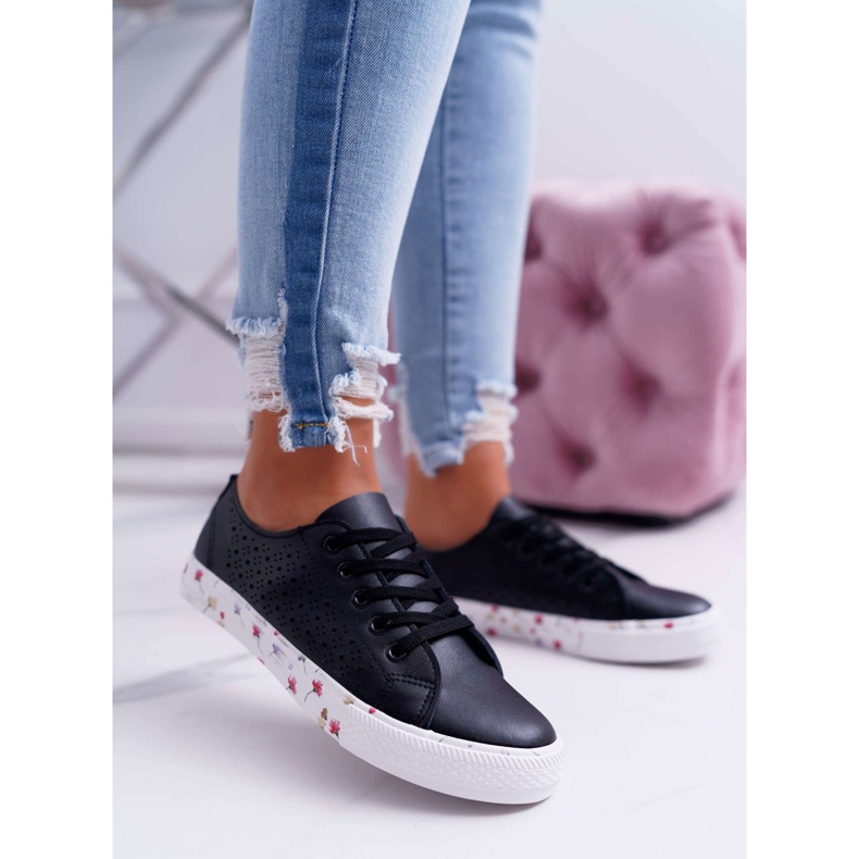 EVE Sneakers Femme Avec Fleurs Ajourées Noires Loriann le noir 1