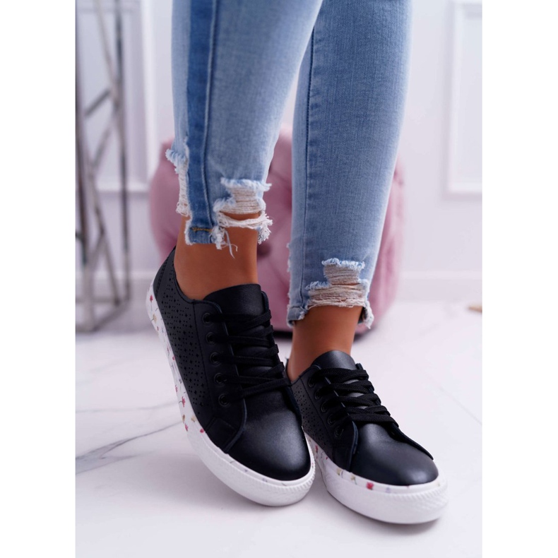 EVE Sneakers Femme Avec Fleurs Ajourées Noires Loriann 2