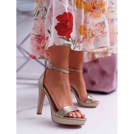 Moow Sandales pour femmes à talon haut or Ellania plate-forme d'or 1 Moow Sandales pour femmes à talon haut or Ellania plate-forme d'or 1